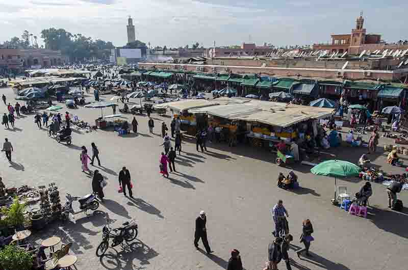 02 - Marruecos - Marrakech - plaza Jamaa el Fna - imagen diurna